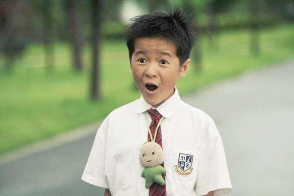 徐娇在《长江七号》中女扮男装饰演周星驰儿子“周小狄”