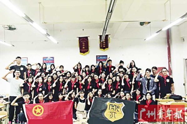 城建学院 2015级人力资源2支部开展“重温入团誓词”活动。