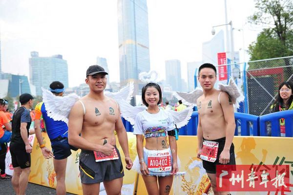 “维密天使”成为赛场的亮点。