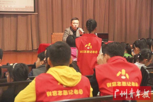 访志愿者歌曲创作者王小凇。 黄嘉欣 / 摄