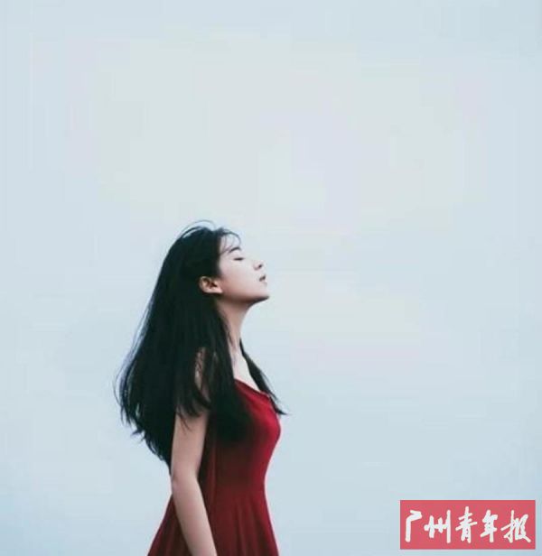 仰望天空闭眼享受