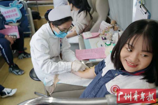 坚毅、乐观的“房校”女生,好样的!