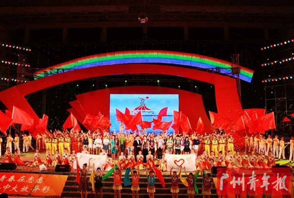 ■2009年4月21日,2010年广州亚运会、亚残运会志愿者招募工作启动,团市委、亚组委志愿者部组织了6万名亚运会志愿者、2.5万名亚残运会赛会志愿者、50万名亚运城市志愿者,2200多支城市文明志愿服务队伍在102个亚运场馆(团队)、600个亚运城市志愿服务站、7912个专项岗位和城市的各个角落提供服务,累计服务时间达1.28亿小时。