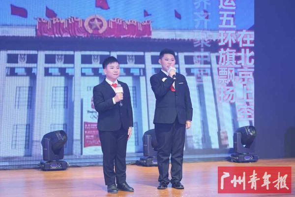 广州市增城区凤凰城中英文学校 李奇谦(图右)获大赛特等奖