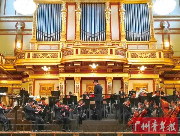 广州市青年文化宫管弦乐团参加在奥地利、德国举办的第八届世界乐团艺术节及交流比赛活动,荣获第八届世界乐团艺术节世界乐团大赛交响乐团少年组金奖