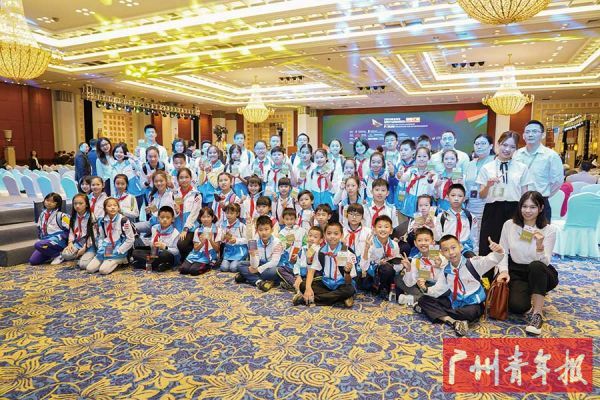 2019亚太青年领导力与创新创业论坛在广州举行,60名青少年代表以少年观察员和小记者的身份参与盛会