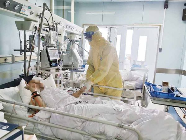 桑岭带领的团队共诊治最危重的新冠肺炎患者近70例。