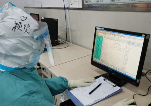 李颖贤在武汉汉口医院工作情景