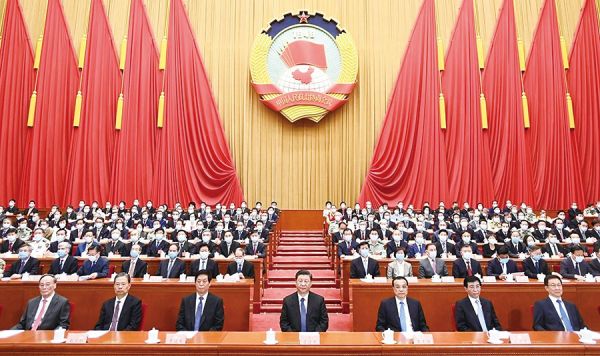 5月27日,中国人民政治协商会议第十三届全国委员会第三次会议在北京闭幕。这是习近平、李克强、栗战书、王沪宁、赵乐际、韩正、王岐山等在主席台就座。 新华社记者 谢环驰 摄