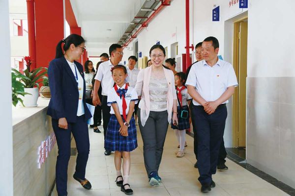 广州市教育局一行在纳雍天河实验学校调研