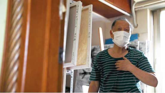 璞爸在儿子的画室里