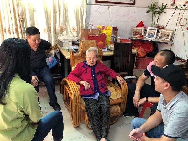 走访慰问老党员、烈属赵好