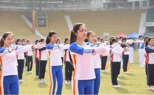 学生参加第十七届广州市属技工院校学生运动会广播操团体比赛