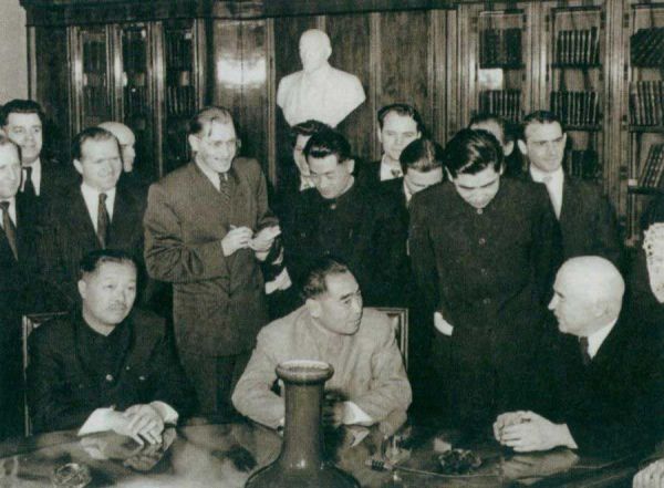 周恩来于1957年1月17日至19日访问苏联