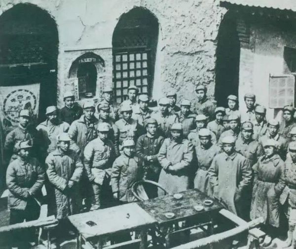 1940年2月8日,八路军政治部在山西省武乡县驻地召开太行文艺座谈会,朱德在会上讲话。