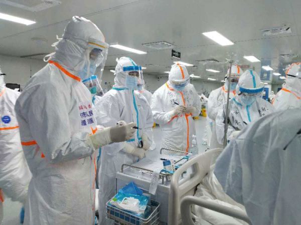 医疗队在雷神山开展工作