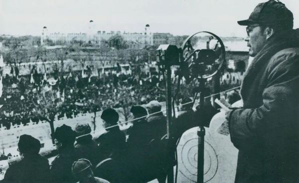 1949年2月12日,叶剑英在庆祝北平和平解放大会上发表讲话。