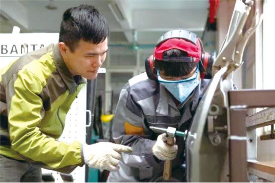 刘健烽指导学生训练