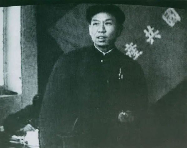 1949年3月,刘少奇在中共七届二中全会上发言。