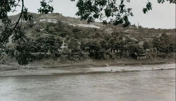 1935年3月16日至17日,红一方面军三渡赤水的渡口之一 ——茅台渡口。