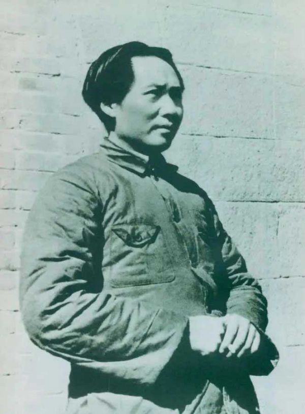 1936年2月至5月,毛泽东、彭德怀率军进行了东征战役。图为指挥东征战役时的毛泽东。