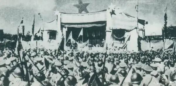 1950年5月19日,人民解放军解放舟山群岛。图为舟山军民举行庆祝解放大会。