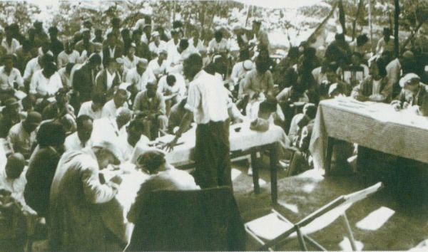 1947年7月17日至9月13日,全国土地会议在河北西柏坡召开。刘少奇主持会议并在会上作报告。