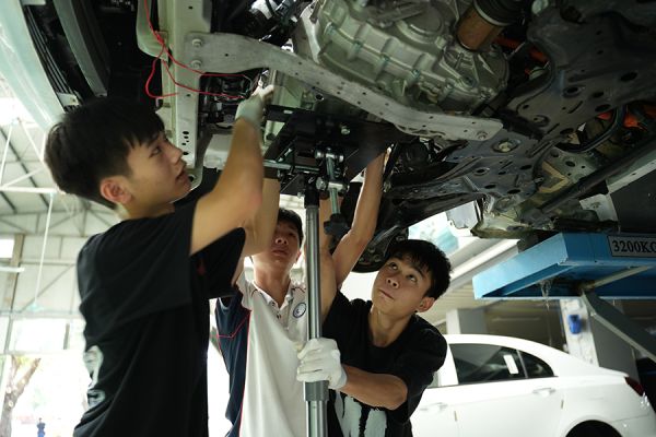 《学有专攻》朱焕婷(纪实类银奖)