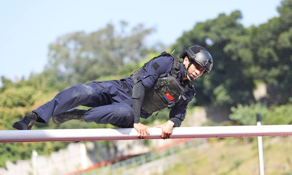 《实战大练兵》陈铭海(纪实类铜奖)