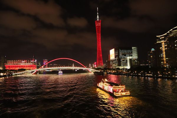 珠江夜游赏景 司徒静珊/摄