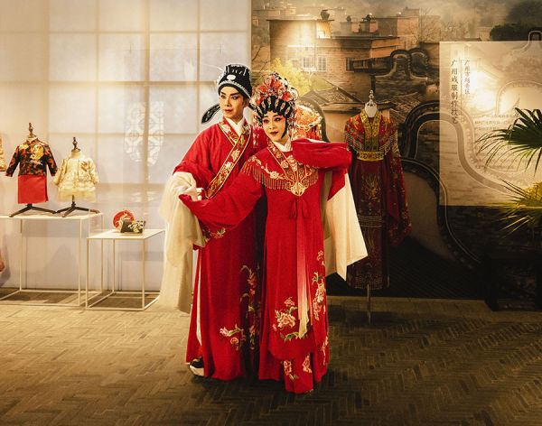 粤剧好戏连台,引得游人驻目 张晓萍/摄