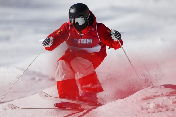 1月27日, 中国选手黎睿霖在比赛中。新华社发