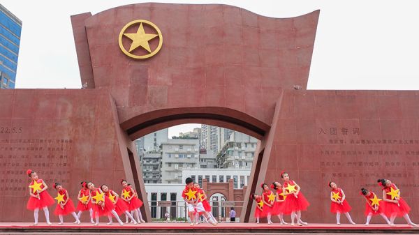 舞蹈《星星火炬》袁彬/摄