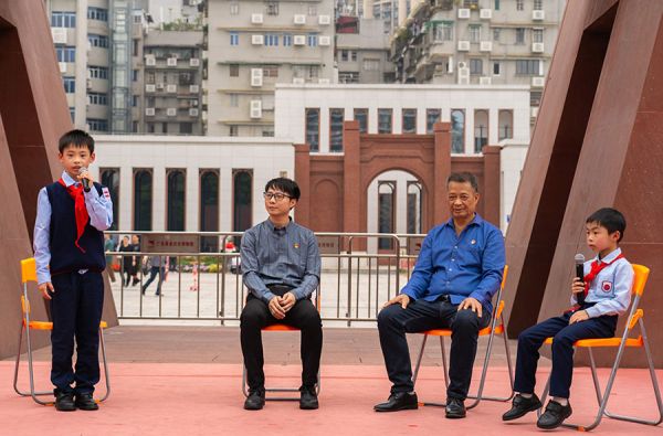 讲述红色故事 梁汉深/摄