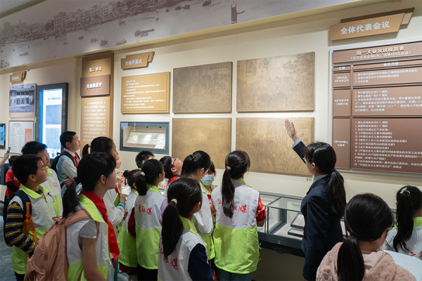 广青融媒小记者参观团一大纪念馆 梁汉深/摄