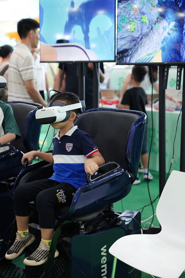 人工智能带领儿童沉浸在科技阅读的海洋