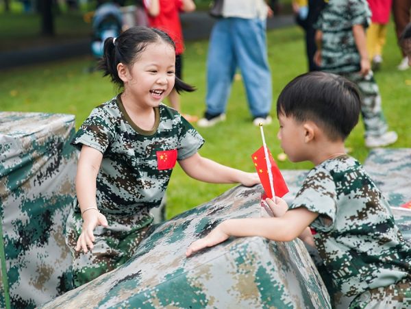 越野场上一片欢声笑语