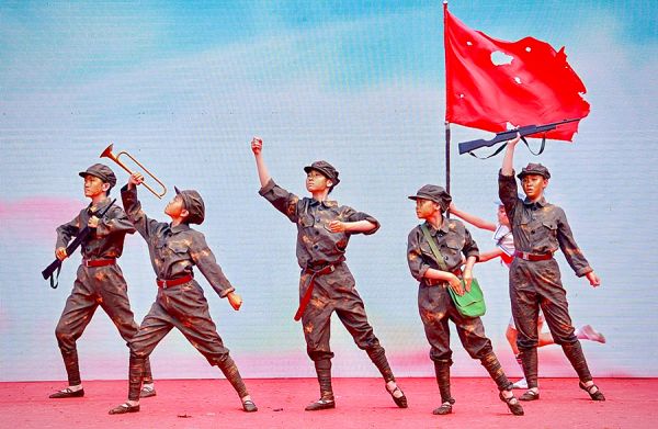 文艺展演传扬革命先辈英雄志气