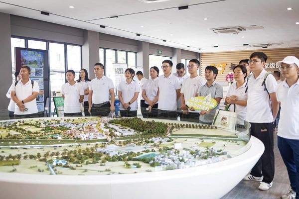 “蜜蜂计划”(四期)带领学员开展实地教学