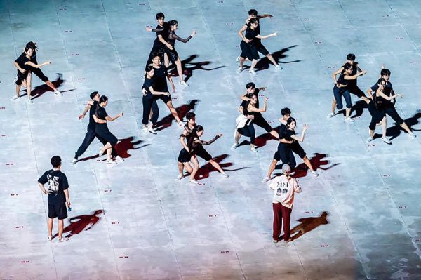 开幕式演员进行细致排练