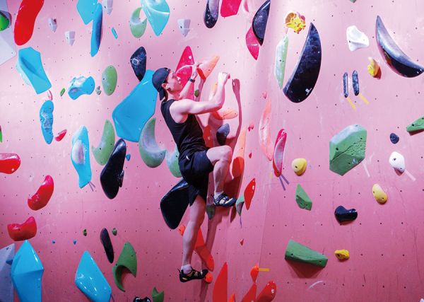 攀登最高峰 罗理明/摄