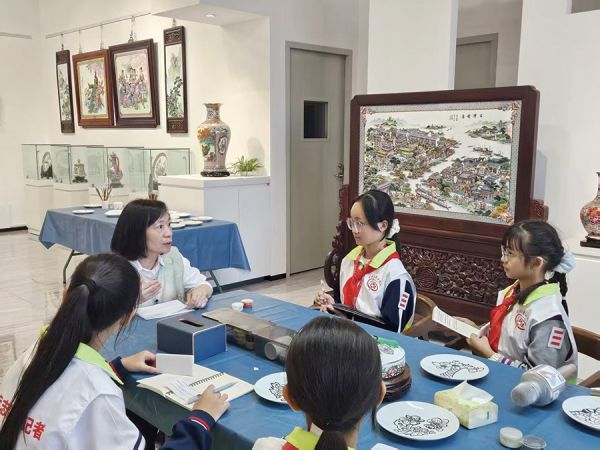 翟惠玲向小记者分享成为火炬手心得