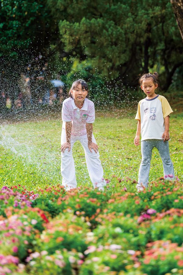 看鲜花朵朵开 黄冬/摄