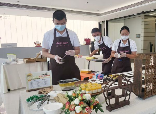 “星青年”为客户提供上门茶歇服务