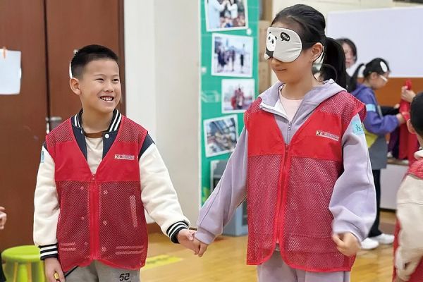 破冰游戏拉近孩子间距离