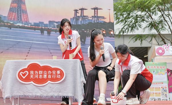 情景表演生动演绎志愿精神