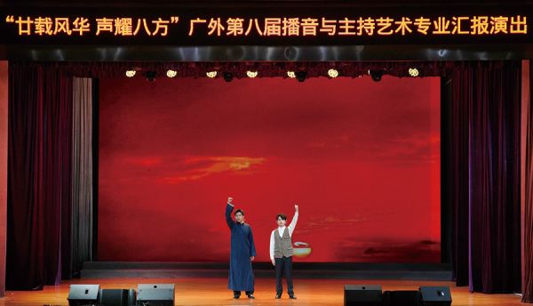 青年学子演绎觉醒年代的信仰之光