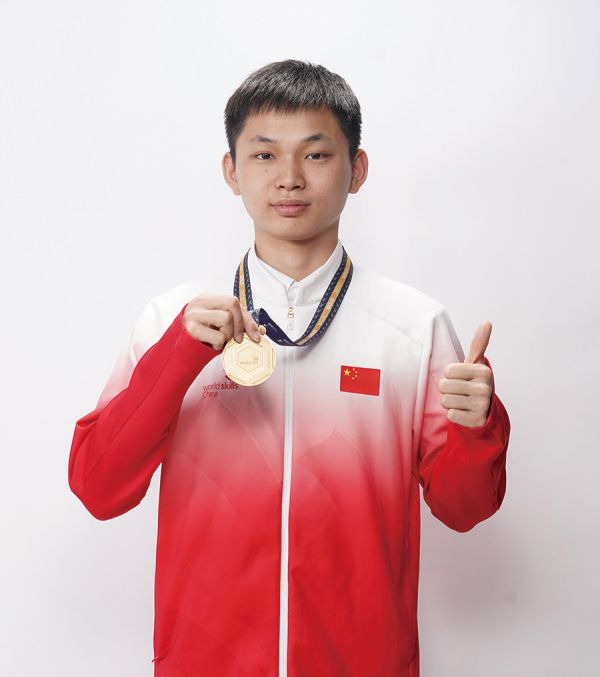 广州市工贸技师学院竞赛中心教师 方灿豪