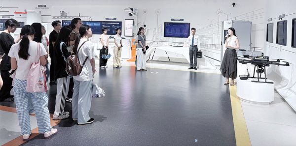 青年实地走访本土标杆科创企业