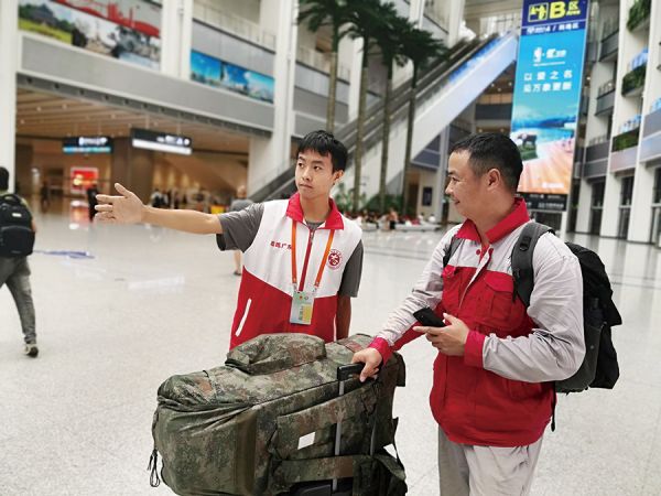 为进站乘客指引方向